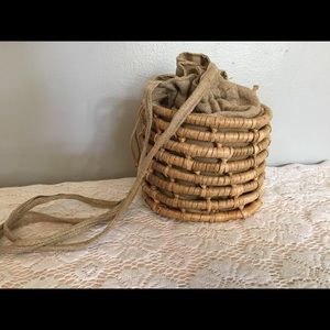 Vintage golden basket purse
